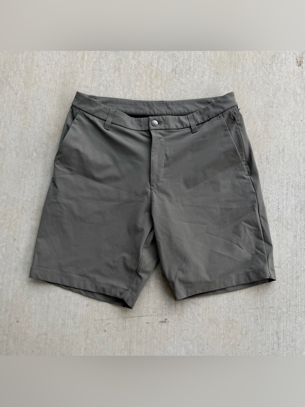 Lululemon ABC Classic Fit Shorts Men Size 34 Olive Stretch Golf